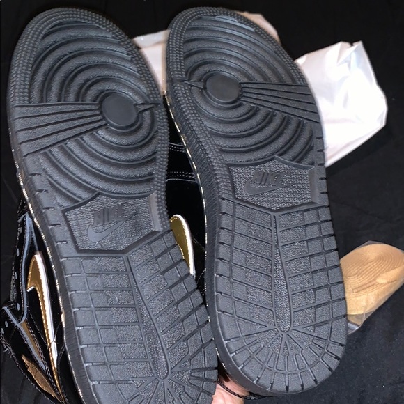 Jordan 1 High metallic Gold - Picture 8 of 8